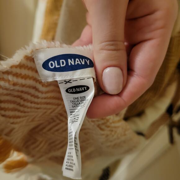 Old Navy Plaid Fringe Fall Shawl One Size Tan Cream Blanket Wrap - Picture 8 of 8